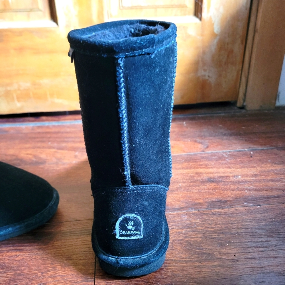 Bearpaw Youth Black Boots, Size 5 - Picture 5 of 8